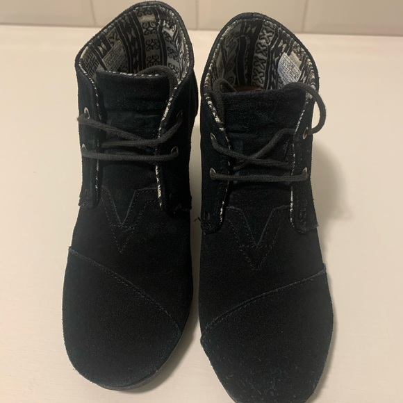 Toms, black suede, wedge. Size 9 - Picture 2 of 4